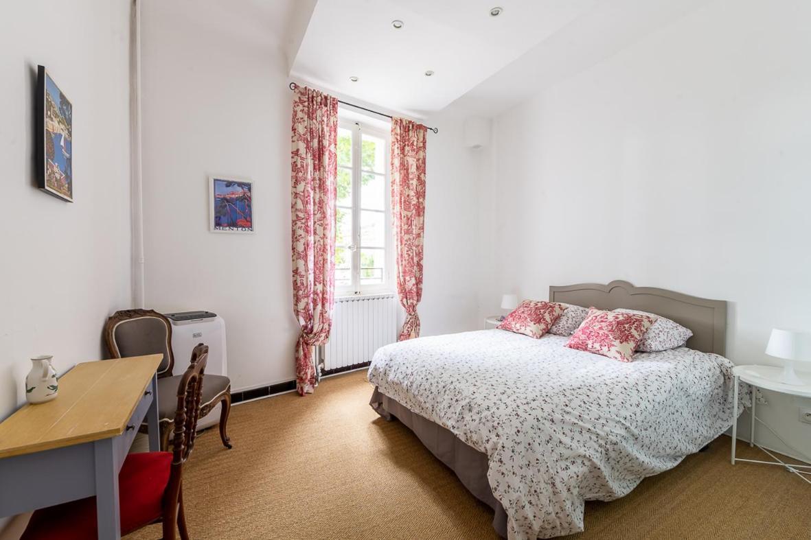 Maison De Maitre 230M² En Plein Coeur Du Village Camps-la-Source Экстерьер фото